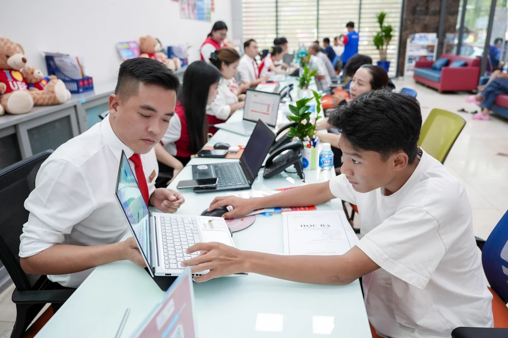 hoc-phi-tuyen-sinh-2026-truongdh-kinh-te-tai-chinh-tp-hcm (2).jpg