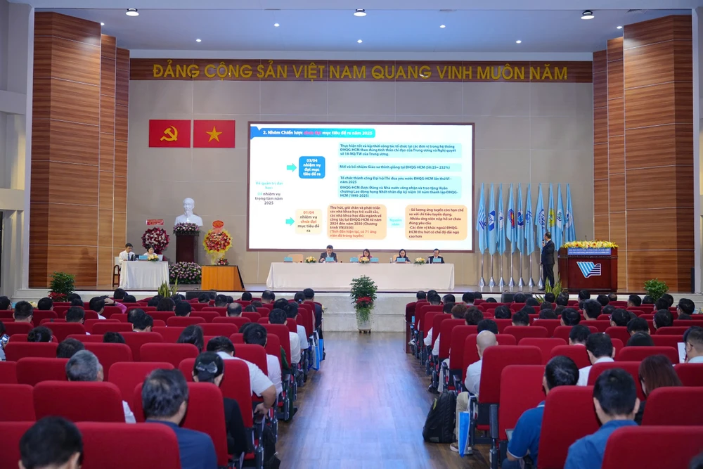 dh-quoc-gia-tp-hcm-hoi-nghi (1).jpg