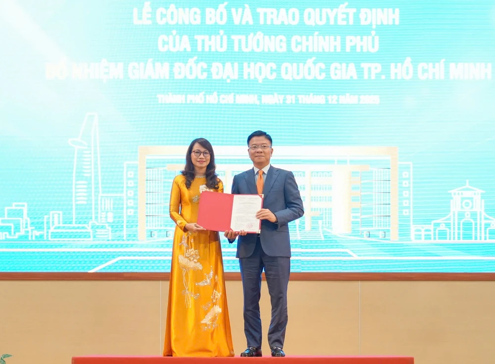 dh-quoc-gia-tp-hcm-bo-nhiem-gs (1).jpg