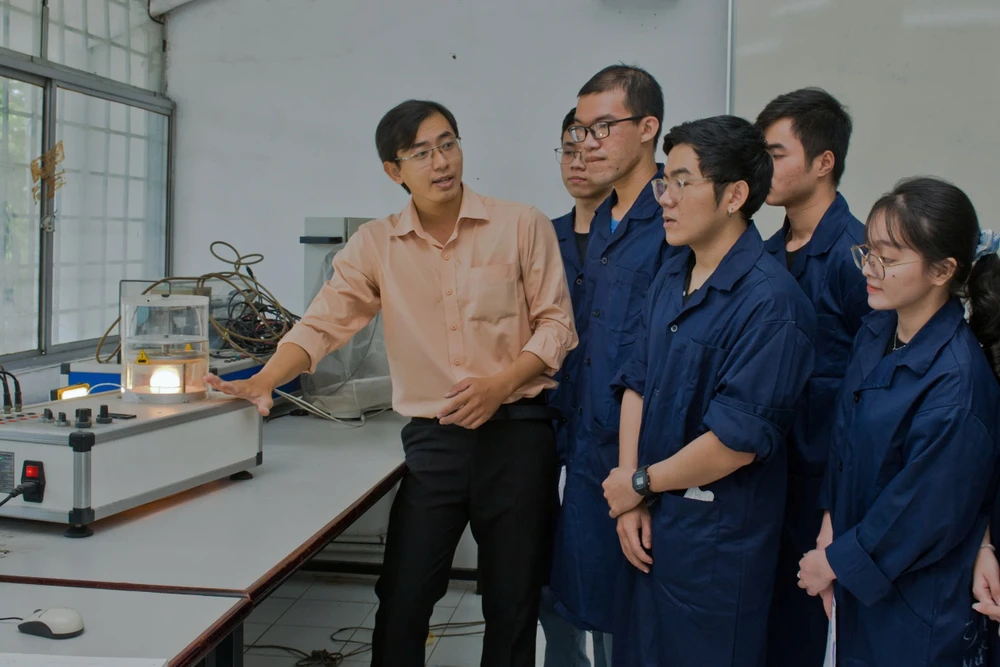 GV DH BACH KHOA (2).jpg