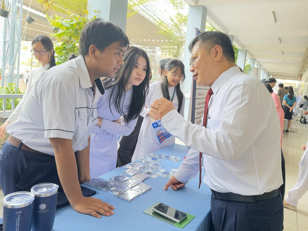 tu-van-tuyen-sinh-2026 (1).jpg