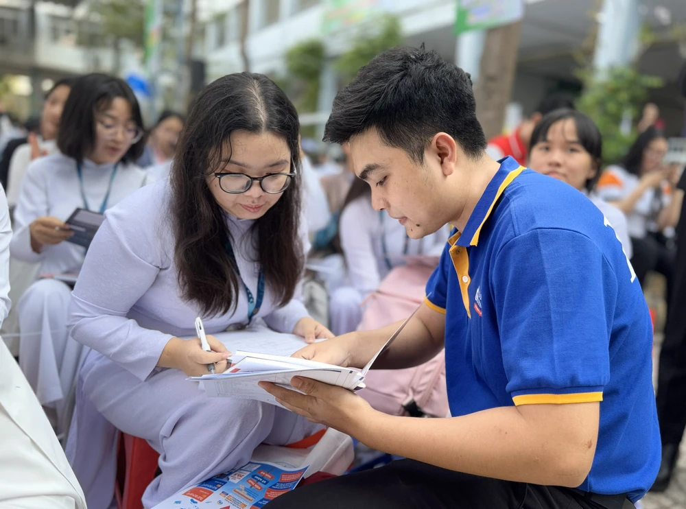 tu-van-tuyen-sinh-2026 (4).jpg