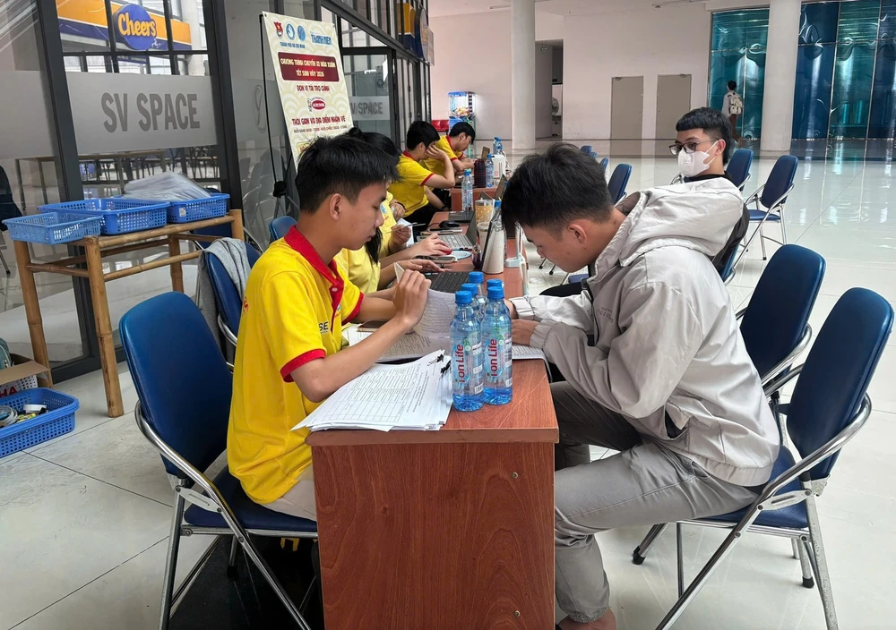 sinh-vien-ve-que-don-tet-nguyen-dan (1).jpg