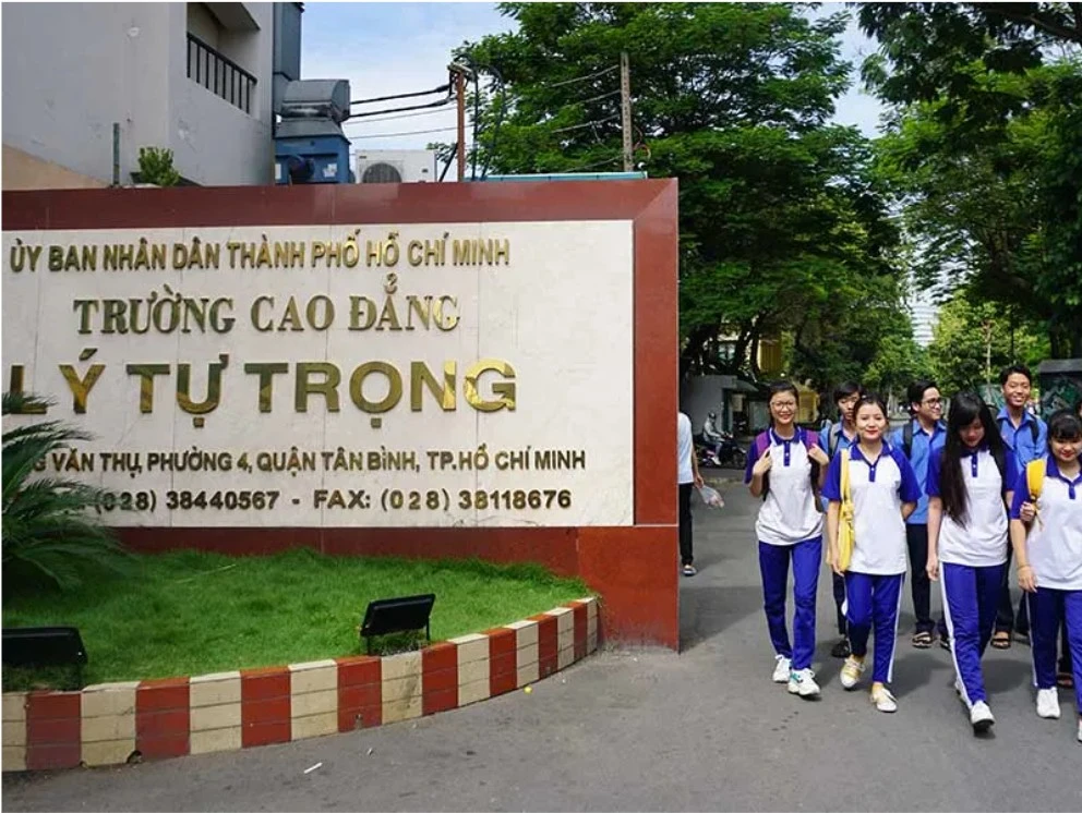 truong-cao-dang-ly-tu-trong-tp-hcm.jpg