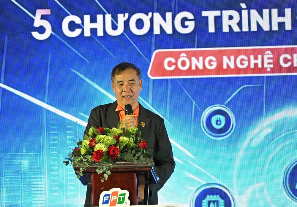 tap-doan-fpt-tuyen-sinh (3).jpg