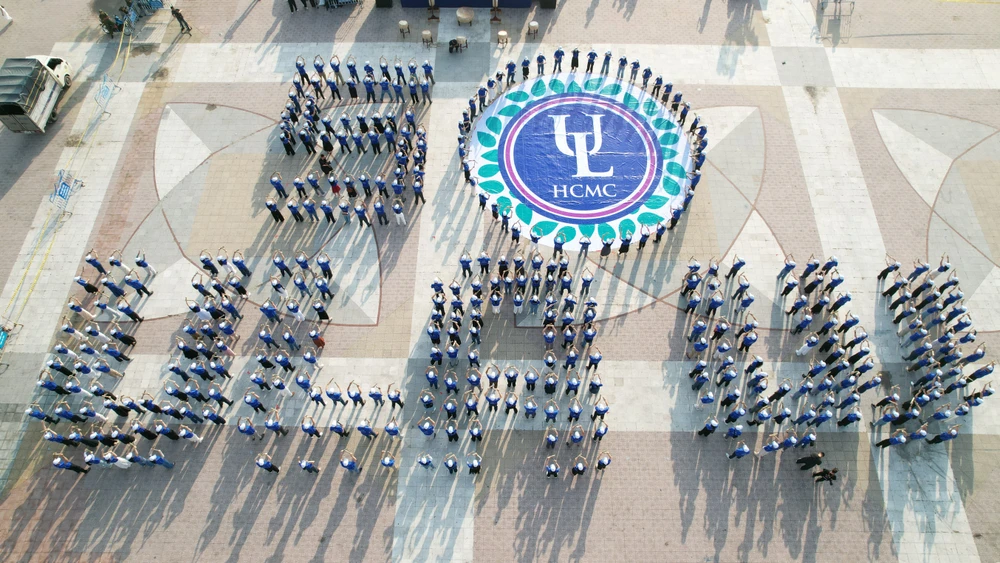 trong-dh-luat-tp-hcm (2).jpg