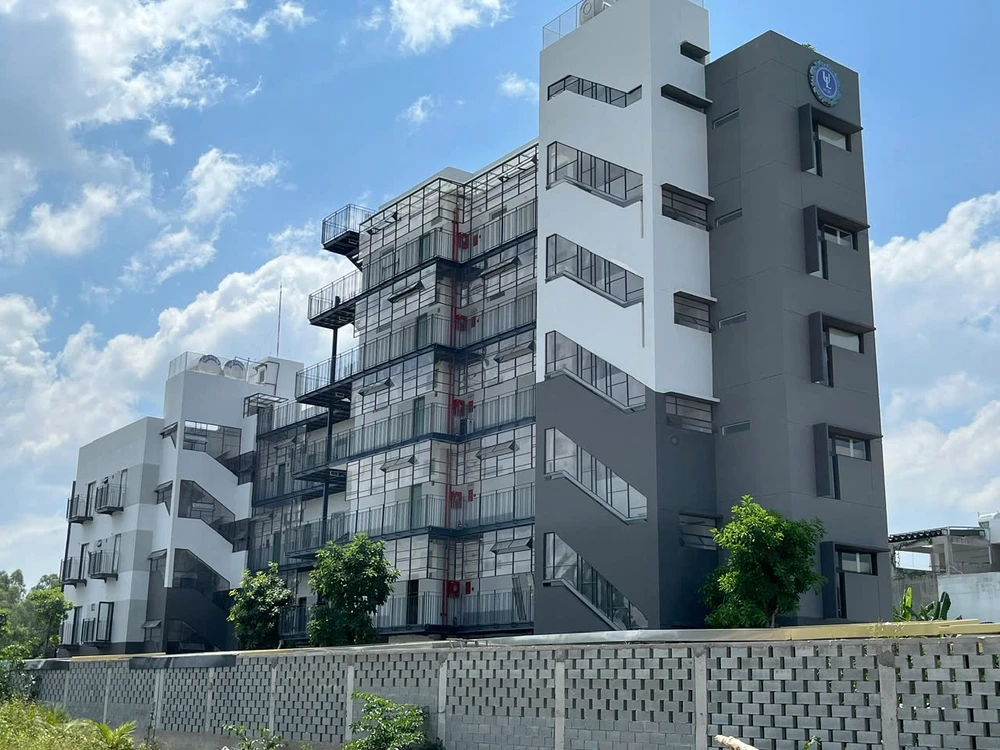 truong-dh-luat-tp-hcm (2).jpg