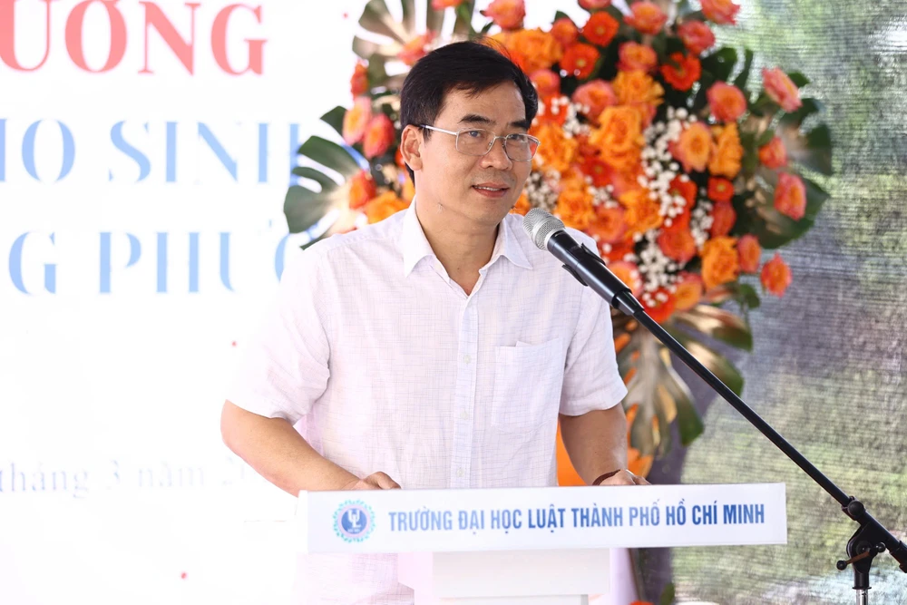 truong-dh-luat-tp-hcm (4).jpg