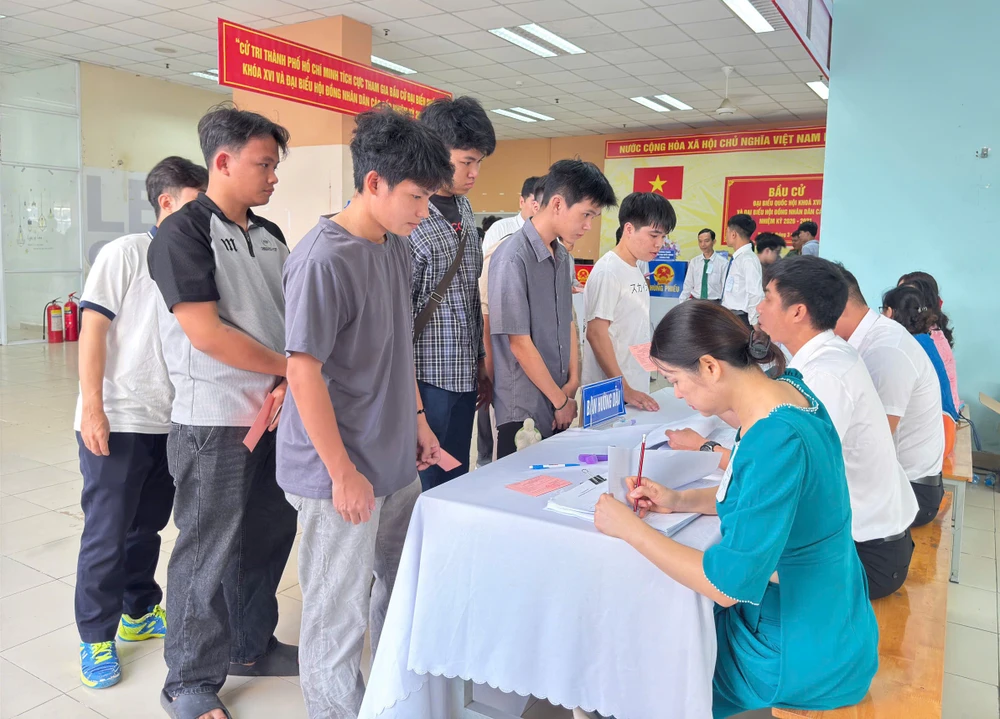 bau-cu-dai-bieu-quoc-hoi-ky-tuc-xa (11).jpg