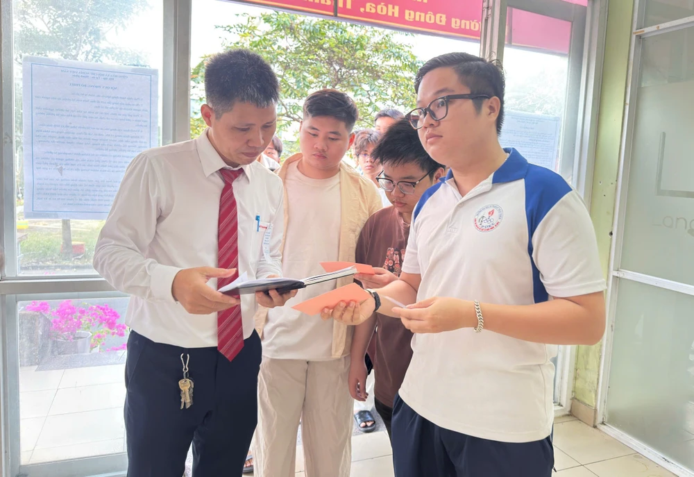 bau-cu-dai-bieu-quoc-hoi-ky-tuc-xa (13).jpg