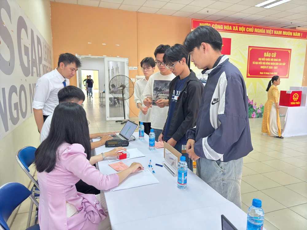 bau-cu-dai-bieu-quoc-hoi-ky-tuc-xa (18).jpg