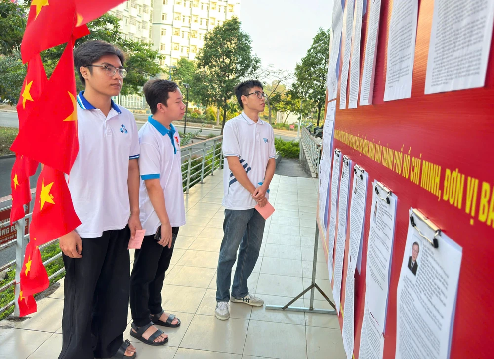 bau-cu-dai-bieu-quoc-hoi-ky-tuc-xa (19).jpg