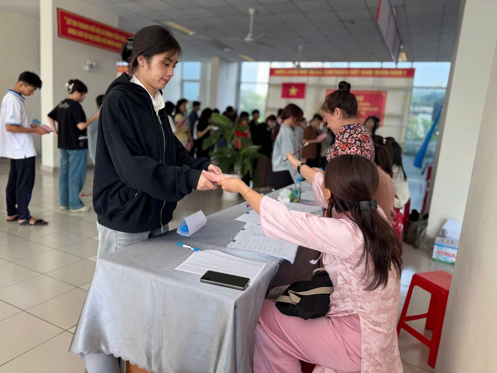 bau-cu-dai-bieu-quoc-hoi-ky-tuc-xa (4).jpg