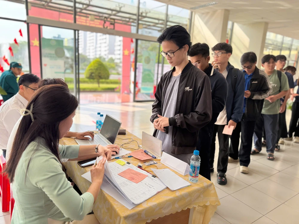 bau-cu-dai-bieu-quoc-hoi-ky-tuc-xa (7).jpg