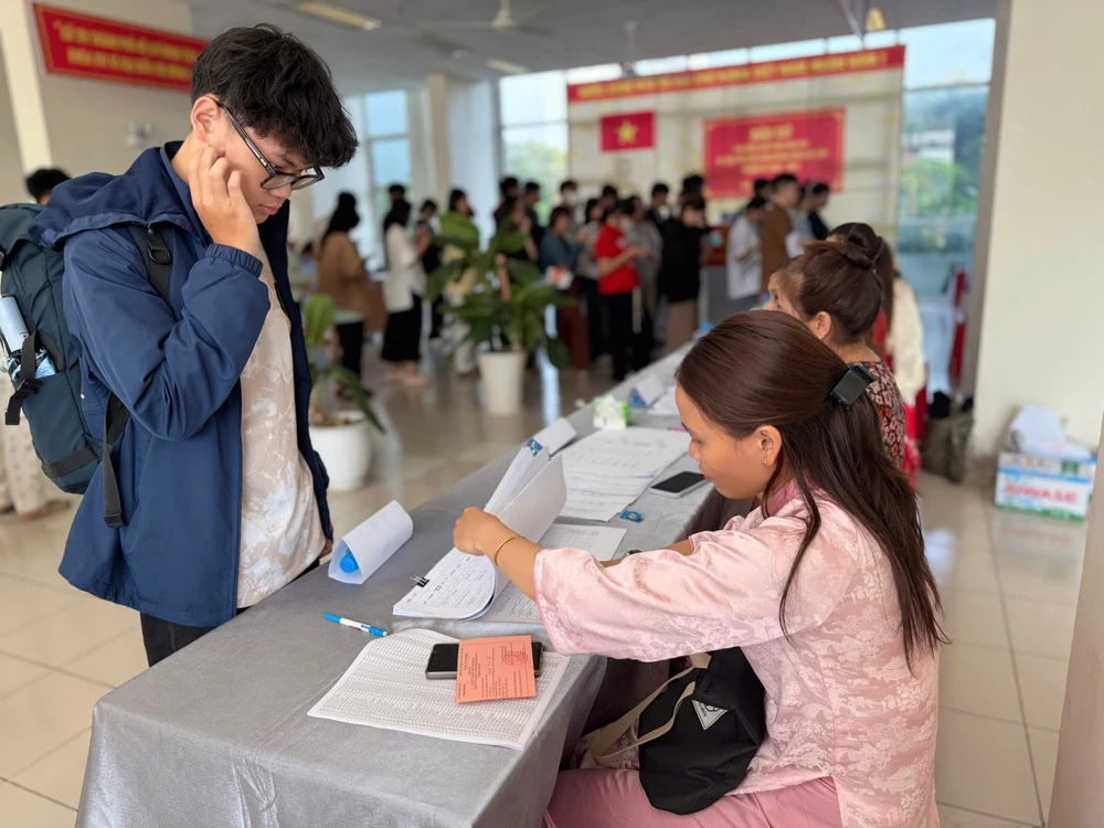 bau-cu-dai-bieu-quoc-hoi-ky-tuc-xa (8).jpg