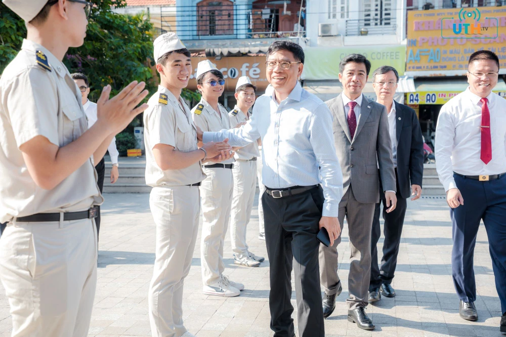 truong-dh-giao-thong-van-tai-tp-hcm (2).jpg