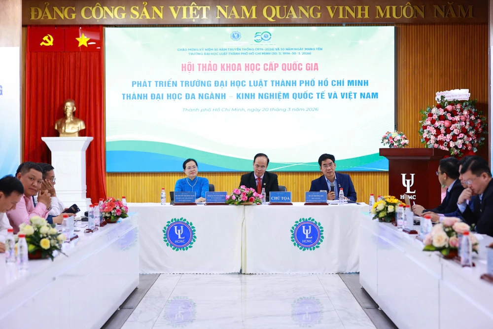 truong-dh-luat-tp-hcm-da-nganh (3).jpg