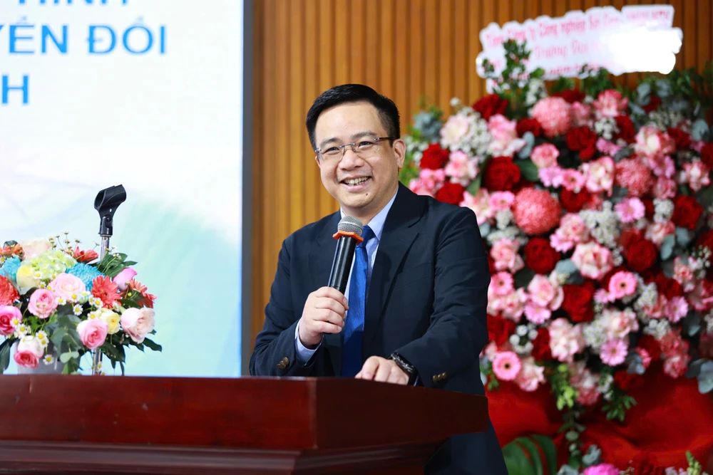 truong-dh-luat-tp-hcm-da-nganh (4).jpg