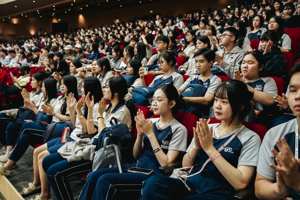 dai-hoc-van-lang-huong-nghiep (1).jpg