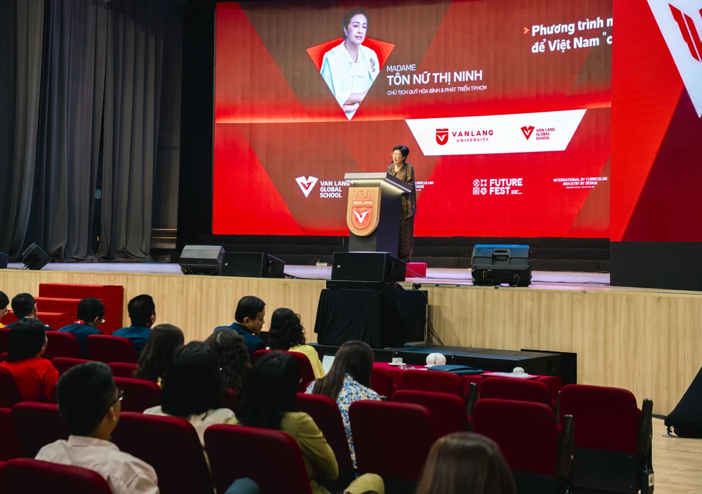 dai-hoc-van-lang-huong-nghiep (3).jpg