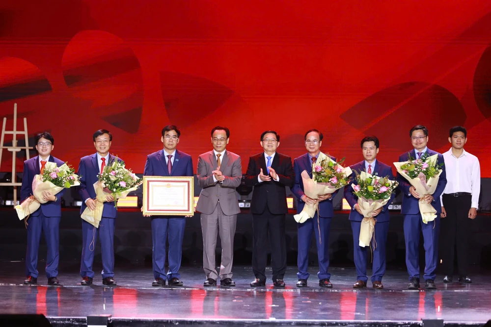 truong-dai-hoc-luat-tp-hcm-ky-niem (8).jpg