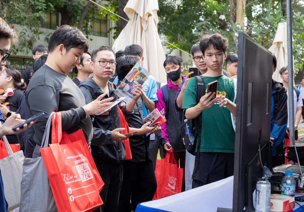 ngay-hoi-viec-lam-doanh-nghiep (2).jpg