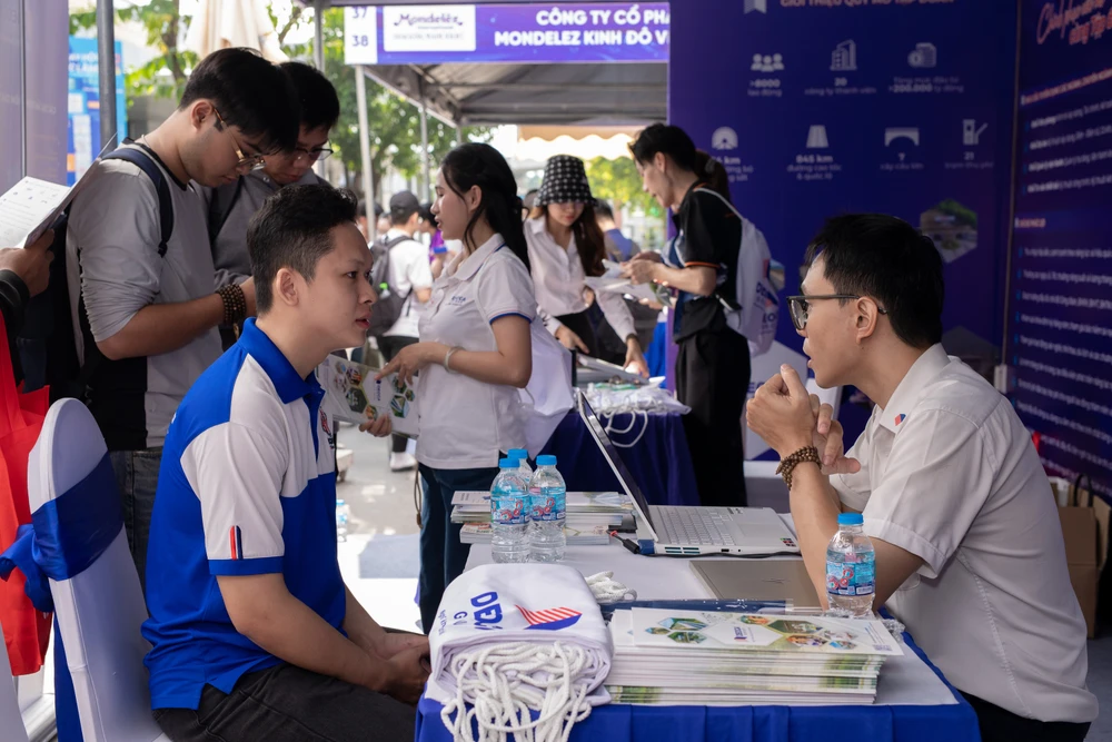 ngay-hoi-viec-lam-doanh-nghiep (5).jpg