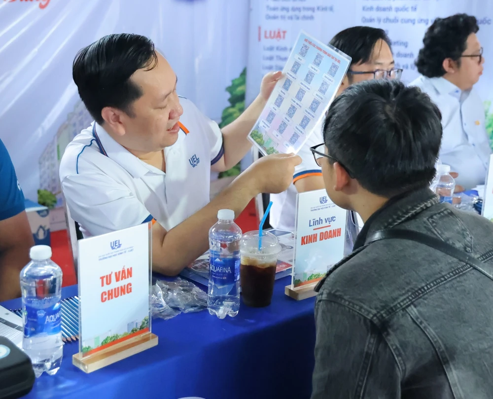 tuyen-sinh-phap-luat-2026 (1).jpg