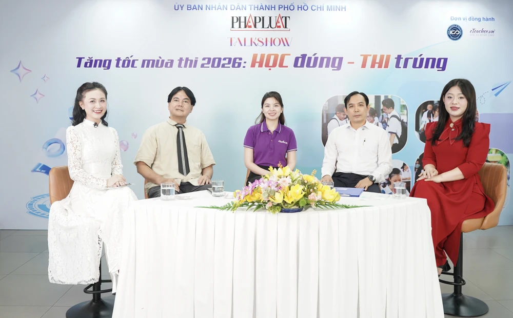 on-thi-cuoi-cap-bao-phap-luat-tp-hcm (15).JPG