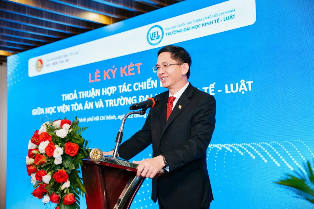 truong-dai-hoc-kinh-te-luat (1).jpg