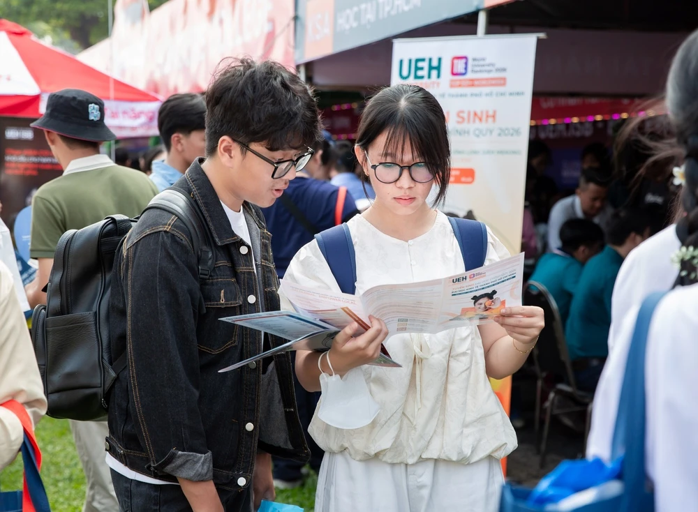 UEH-dai-hoc-kinh-te-tp-hcm-tuyen-sinh.jpg