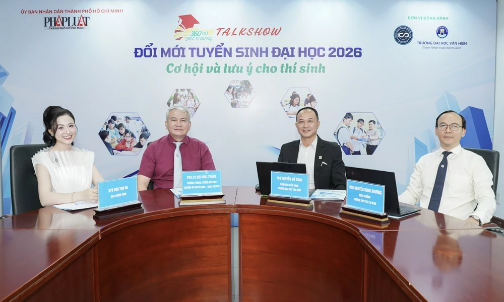 tuyen-sinh-dh-talkshow.jpg