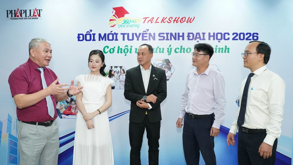 tuyen-sinh-dh-talkshow-bao-phap-luat-tp-hcm (3).jpg