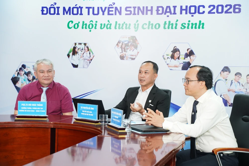 tuyen-sinh-dh-talkshow-bao-phap-luat-tp-hcm (4).jpg