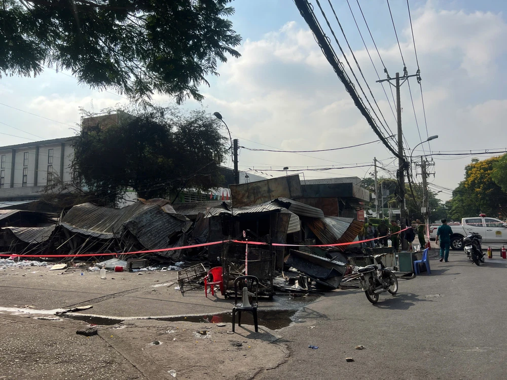 lanh-dao-binh-thanh-thong-tin-vu-chay-cac-ki-ot-o-cho-thanh-da (3).jpg