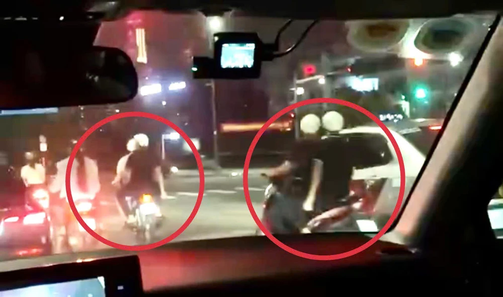 Triệu tập 2 nhóm thanh niên cầm hung khí đuổi chém nhau trên đường ở TP Thủ Đức