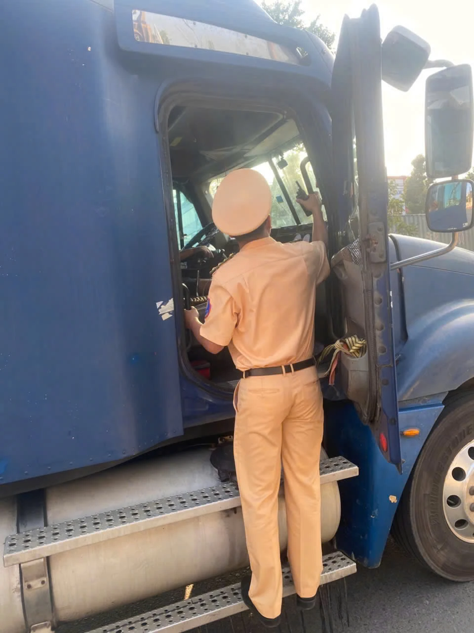 tp-hcm-csgt-xu-phat-tai-xe-vi-pham-qua-trich-xuat-du-lieu-tu-camera-hanh-trinh (1).jpg