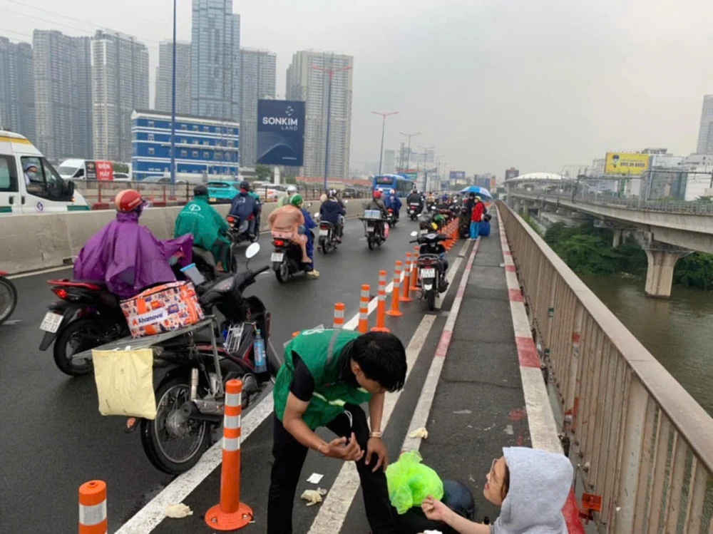 Tai nạn liên hoàn 6 xe ô tô trên cầu Sài Gòn