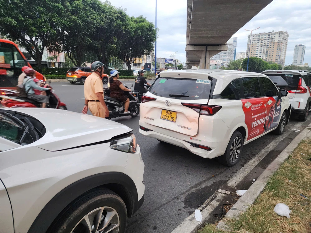 tai-nan-lien-hoan-6-xe-o-to-tren-cau-sai-gon (4).jpg