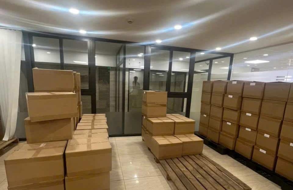 cong-ty-chi-em-rot-bi-kham-xet-thu-giu-hon-24-000-hop-keo-kera (2).jpg