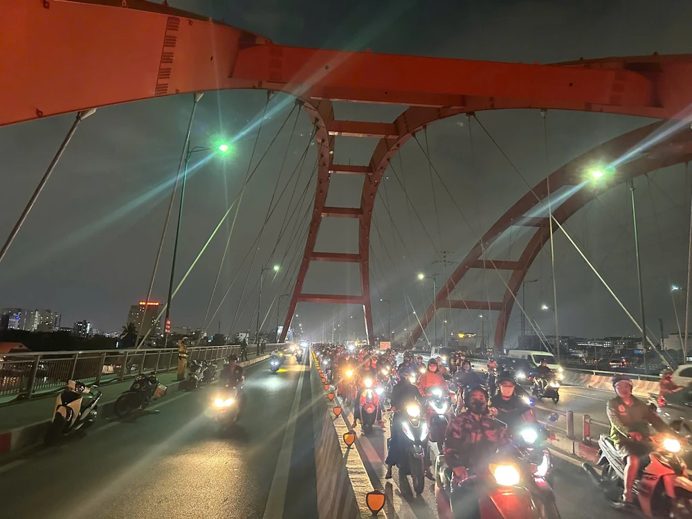 dang-ket-xe-nghiem-trong-tren-duong-pham-van-dong-tu-quan-binh-thanh-noi-dai-tp-thu-duc (6).jpg