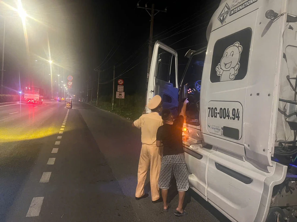 xu-phat-nhieu-tai-xe-vi-pham-toc-do-vao-ban-dem (1).jpg