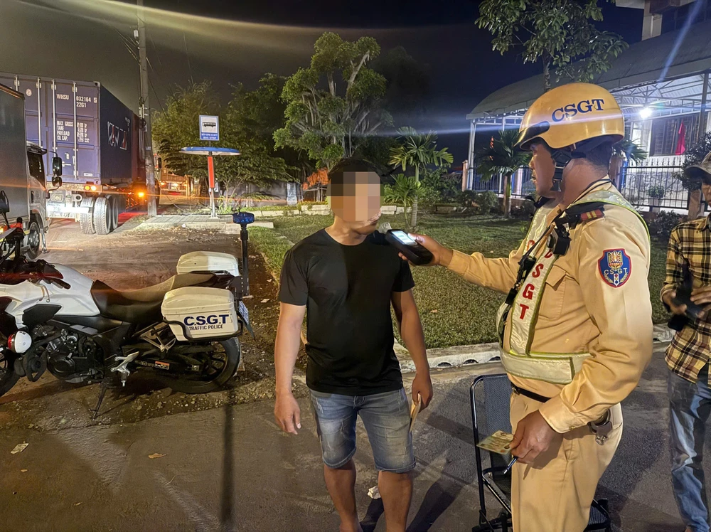 xu-phat-nhieu-tai-xe-vi-pham-toc-do-vao-ban-dem (2).jpg