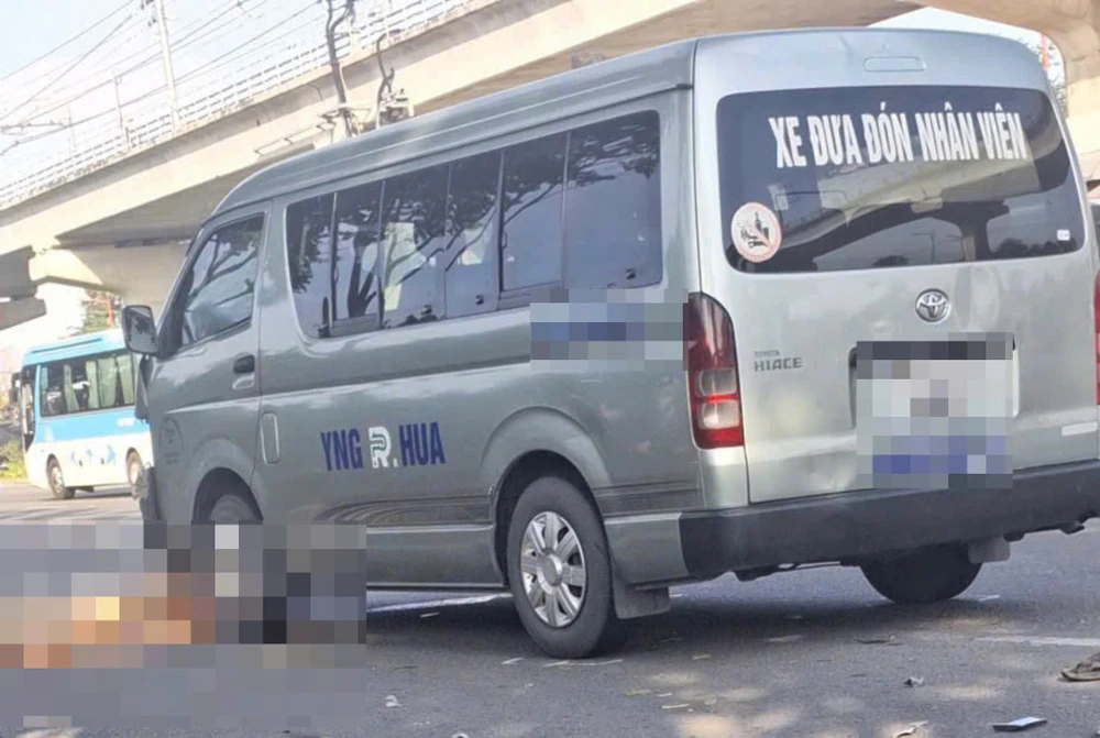 nguoi-ban-ve-so-tu-vong-khi-bang-qua-duong-tren-xa-lo-ha-hoi (1).jpg