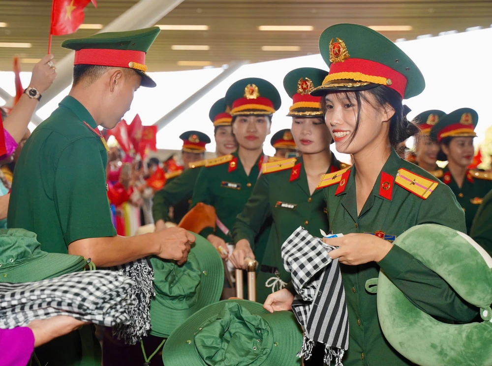 xuc-dong-tien-chan-cac-luc-luong-dieu-binh-dieu-hanh-ve-don-vi-sau-le-ky-niem-30-4 (3).jpg