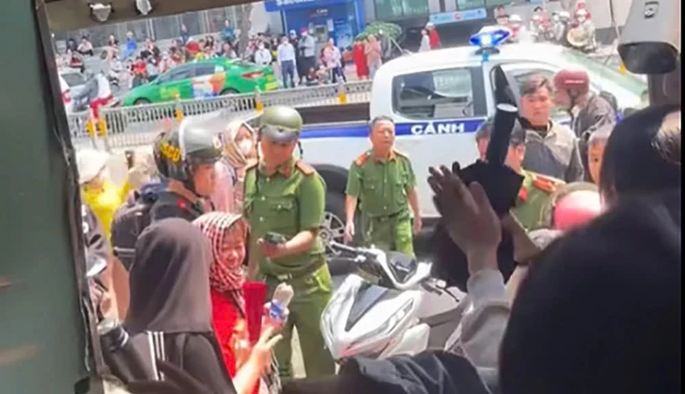 Bãi xe thu 100.000 đồng/lượt trong dịp lễ 30-4 bị phạt 31,5 triệu đồng