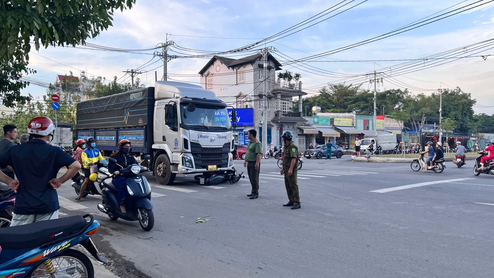 Người phụ nữ tử vong sau va chạm với xe tải ở quận 12