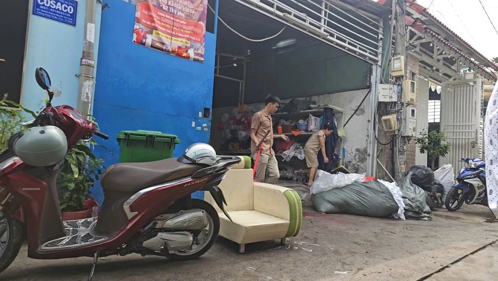 Cháy công ty in ấn, thiêu rụi nhiều tài sản ở quận 12