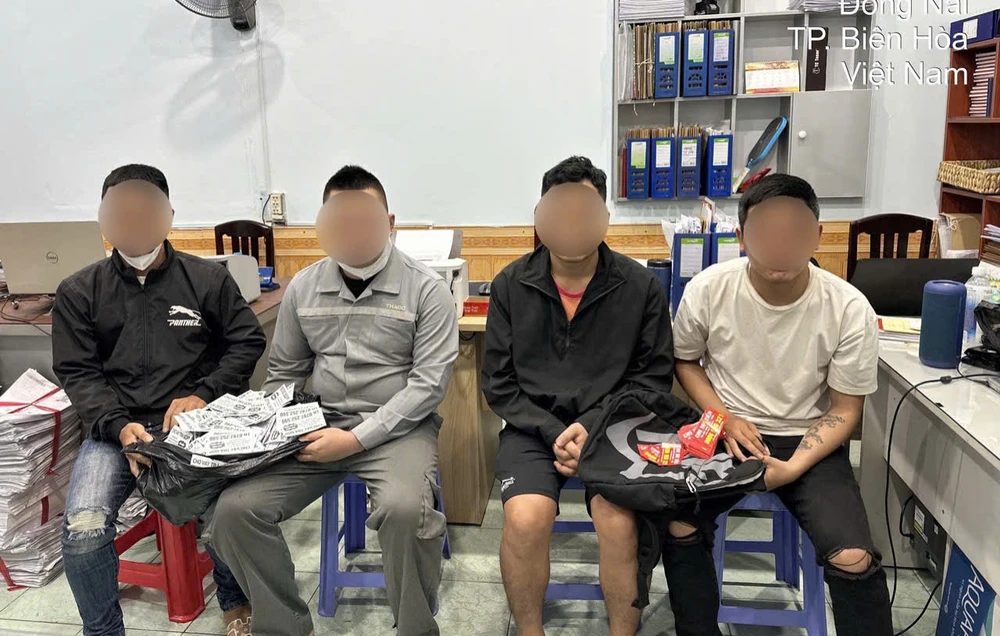 dong-nai-phat-hien-4-nguoi-rai-to-roi-quang-cao-cho-vay-thu-giu-232kg-tang-vat (2).jpg