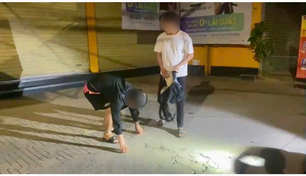 dong-nai-phat-hien-4-nguoi-rai-to-roi-quang-cao-cho-vay-thu-giu-232kg-tang-vat (3).jpg